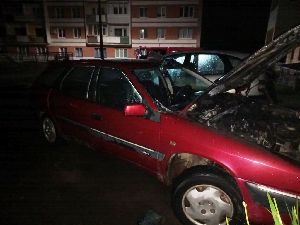 Загорелось авто по Димитрова в Барановичах МЧС